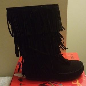 BLACK Girls Fringe Boots-SIZE 4M